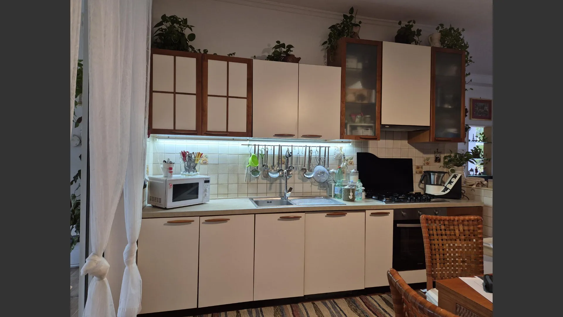 Cucina Lineare Panna e Legno